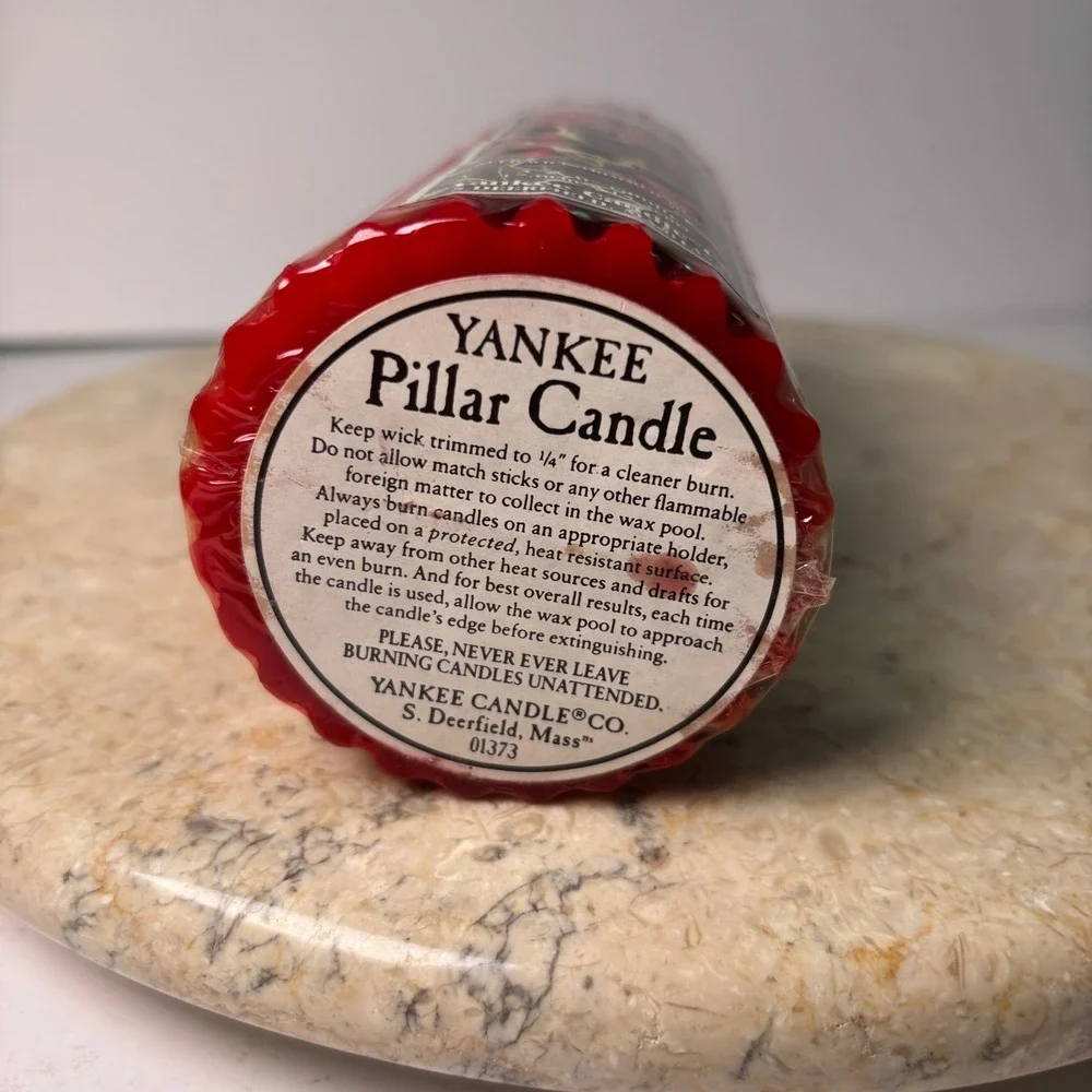 Yankee Candle Hollyberry Pillar Candle 3x6 Red Ribbed Vintage Scented Sealed